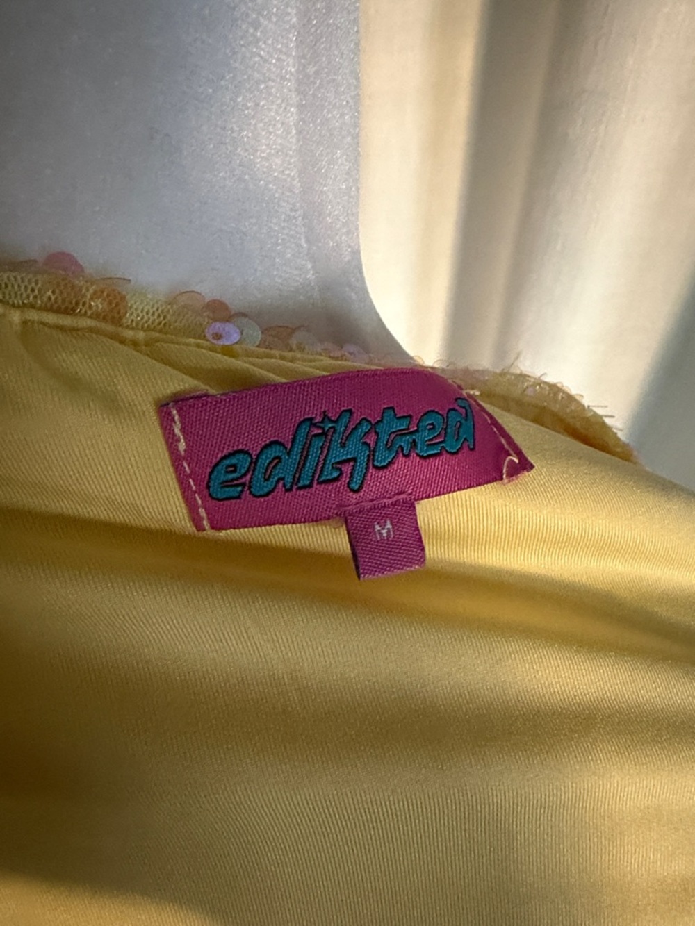 Edikted Yellow sequin mini skirt with Satin lining - Picture 3 of 10